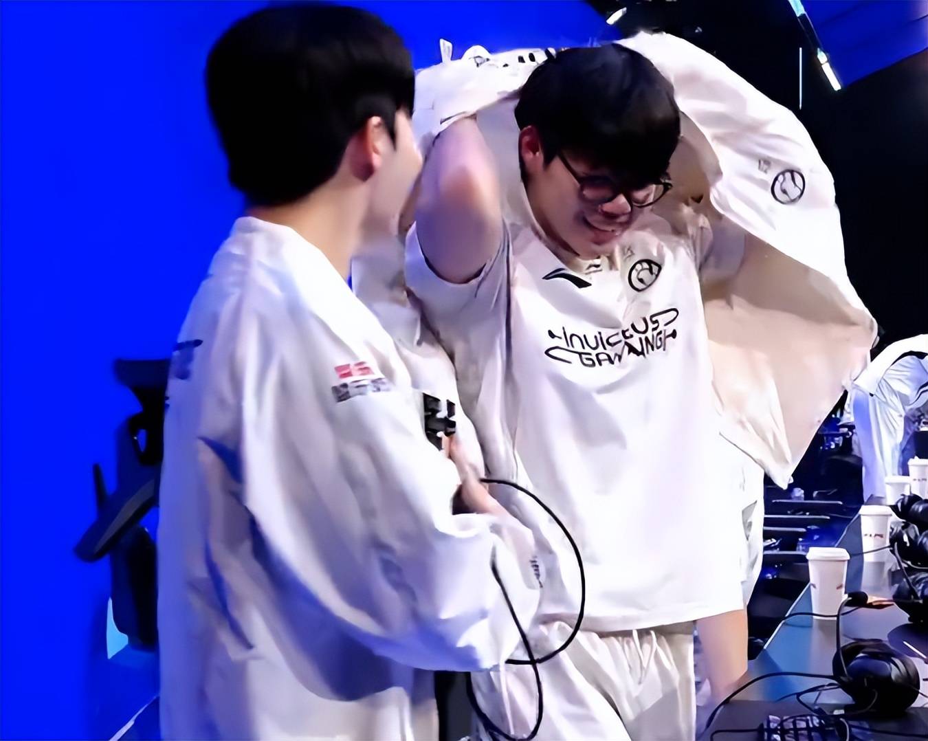 爱游戏-Rookie遭遇七连败，DWG教练面临压力！的简单介绍